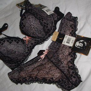Marilyn Monroe intimidates Bra Panties set